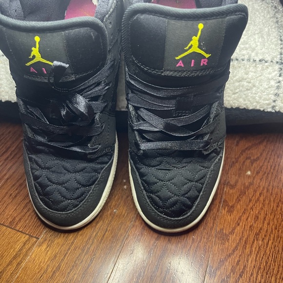 Jordan’s NIKE Air Jordan’s 1 Phat Black with pink soles size 4Y - Picture 5 of 12